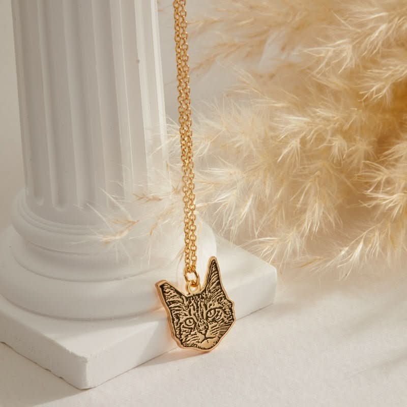 Custom Pet Face Necklace_irregular shape - TailPrints